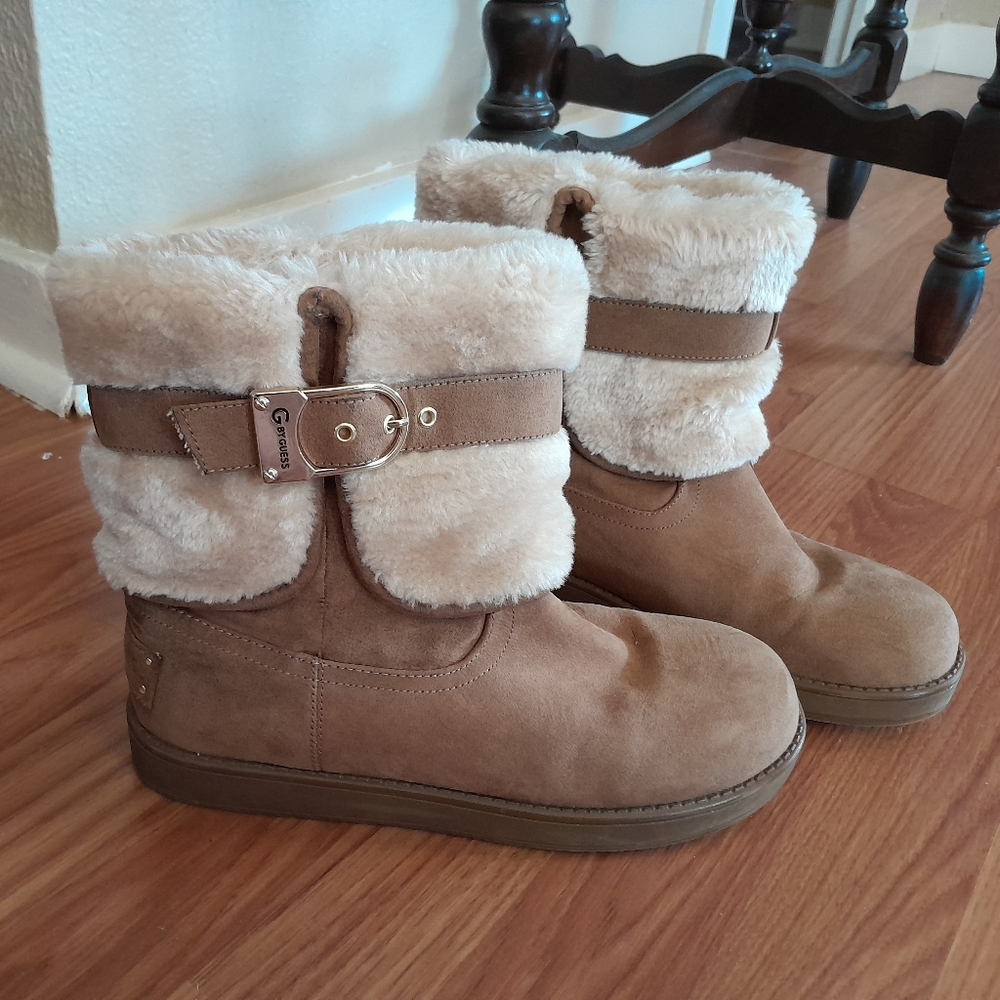 GUESS Womens Fleece Lined Boots - size 8
